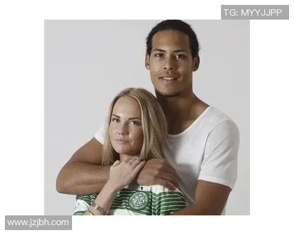 球星足球女友是谁揭秘 网友热议背后故事和感情生活