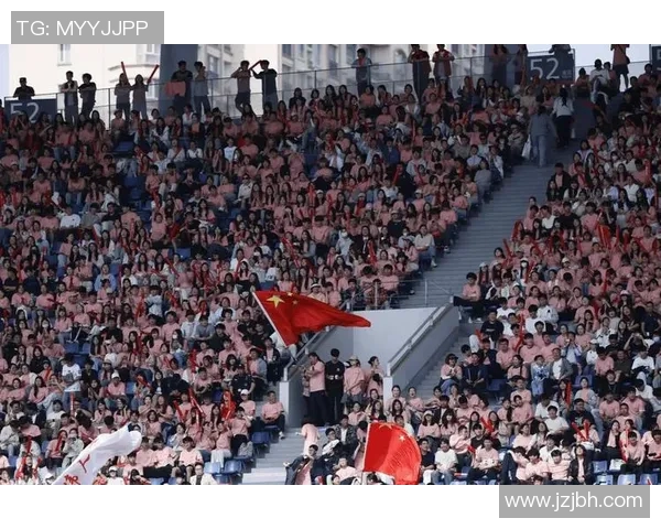 万人空巷足球巨星亮相球迷热情围观掀起狂欢热潮