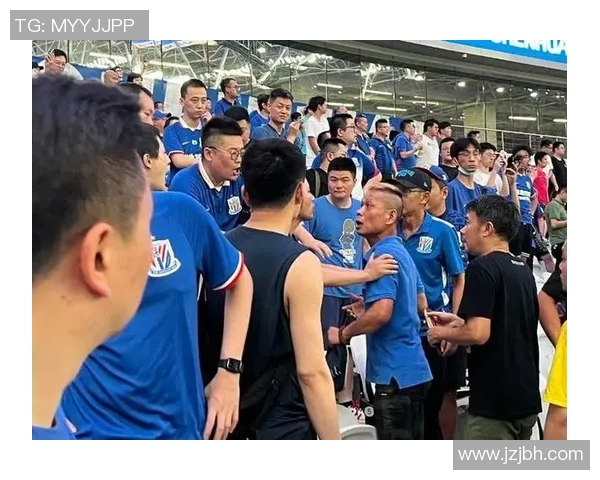 足坛明星惨遭球迷围攻